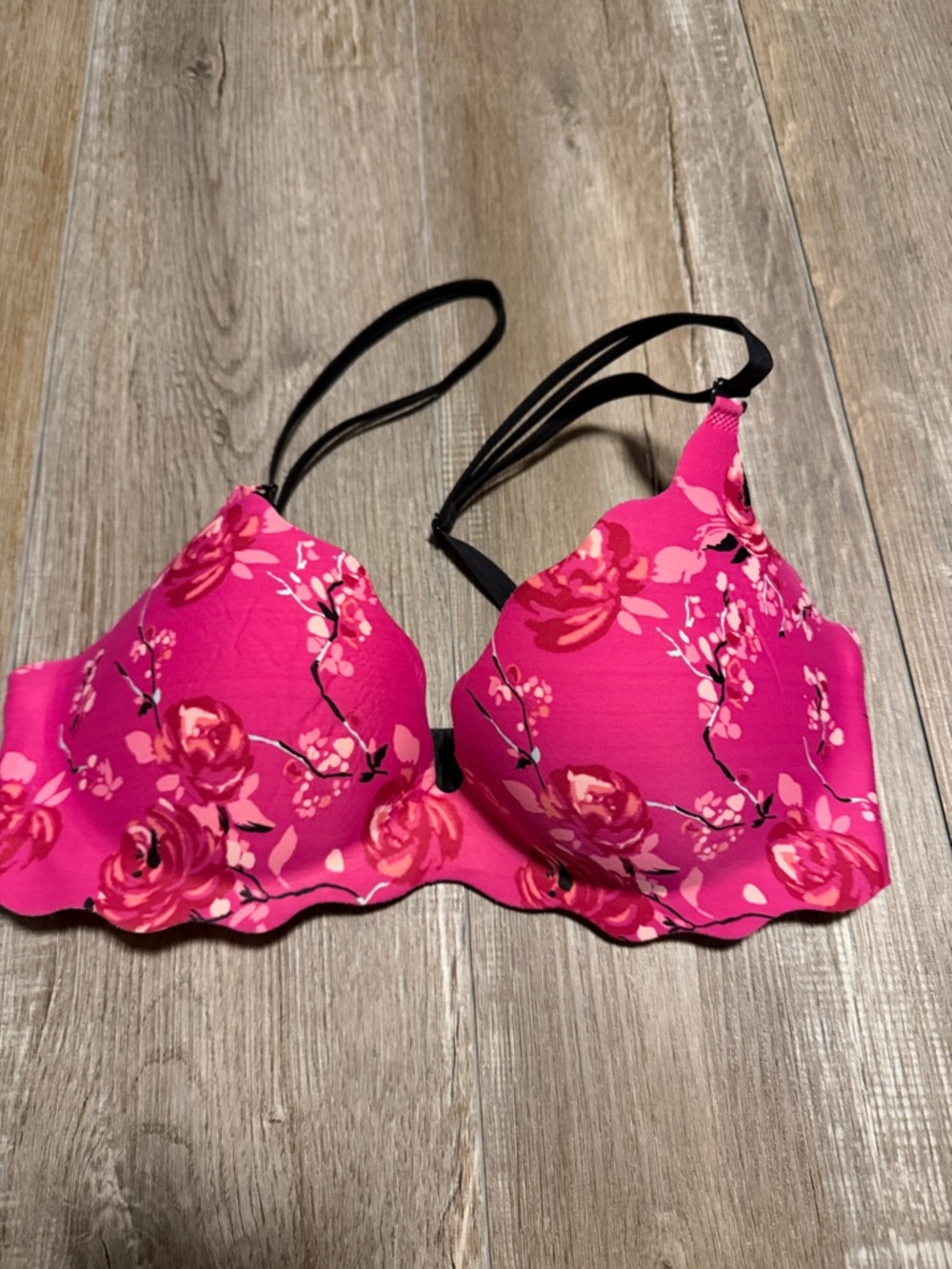 Victoria's Secret Secret Embrace Push Up Pink Floral Scallop-Edge Bra